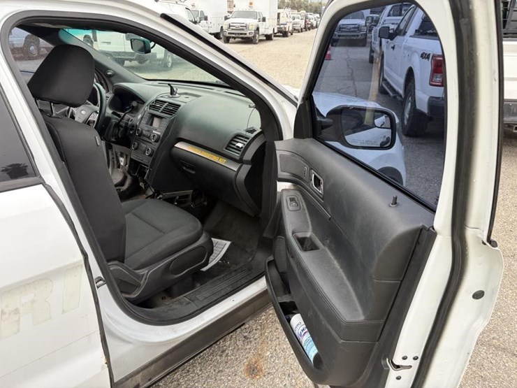 2016-ford-explorer-image-9