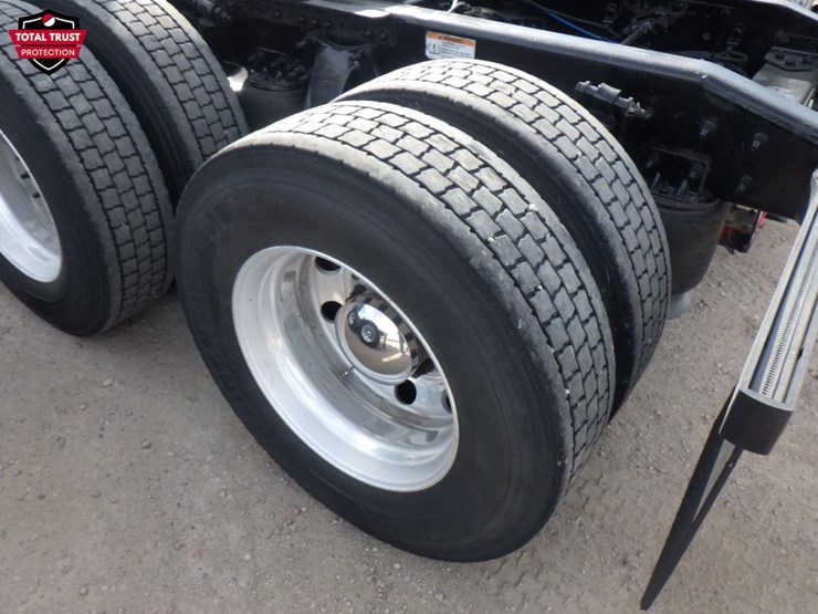 2022-freightliner-cascadia-116-image-12