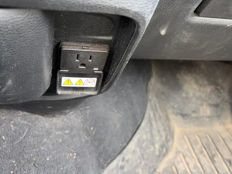 2020-ram-2500-laramie-image-30