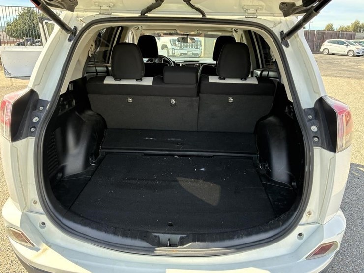 2016-toyota-rav4-image-11