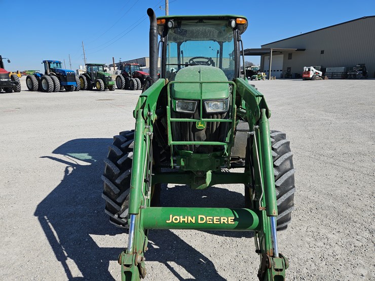 2015-john-deere-6105e-image-4