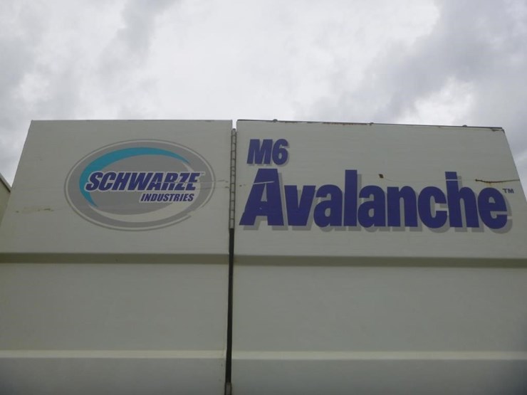 2017-freightliner-m2-106-image-5