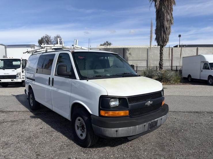 2008-utility-van-image-2