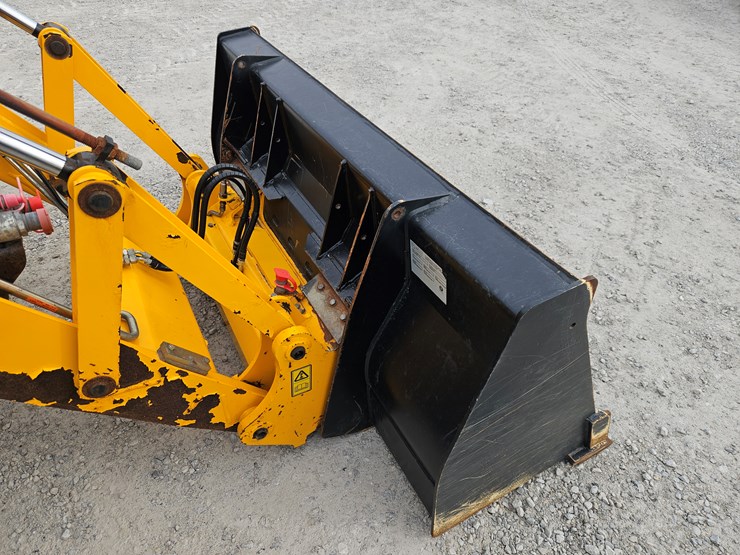 2018-jcb-3cx-compact-image-25