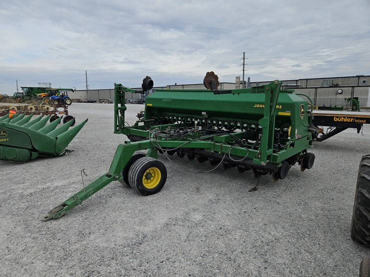 1999-john-deere-1560-image-1