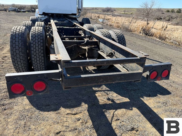 1992-freightliner-fld120-image-28