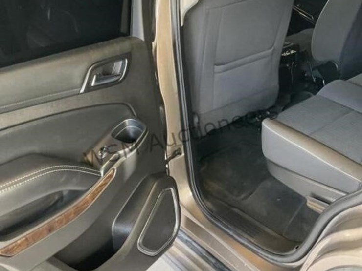 2016-chevrolet-tahoe-image-24