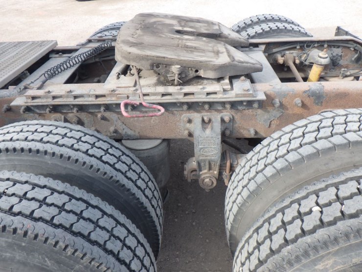 2001-peterbilt-387-image-14