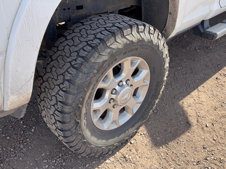 2020-ram-2500-laramie-image-12