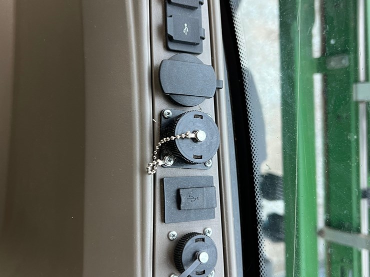 john-deere-412r-image-97