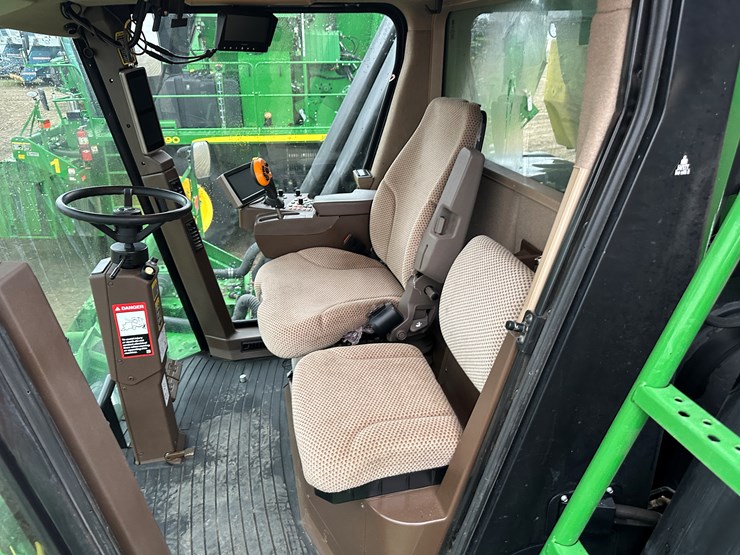 2021-john-deere-cp690-image-105