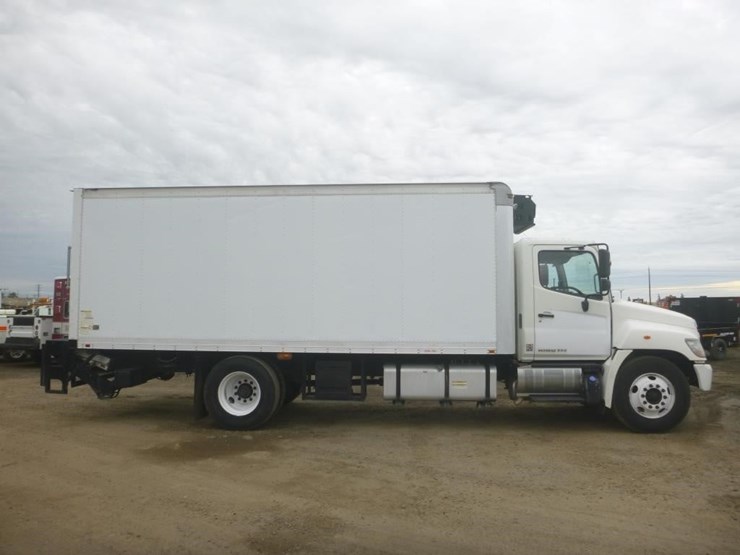 2013-hino-268-image-7