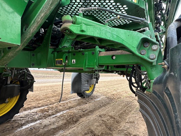 2021-john-deere-r4044-image-50