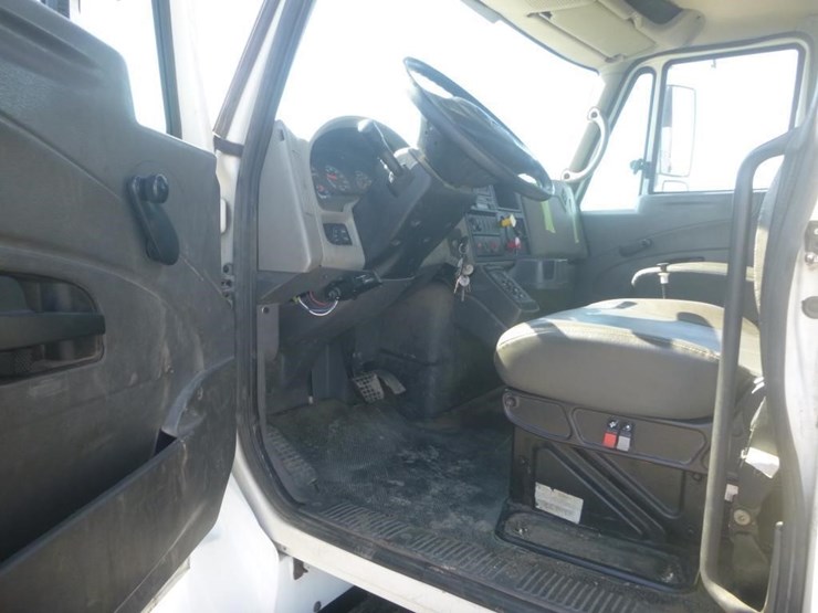 2008-international-7400-image-14