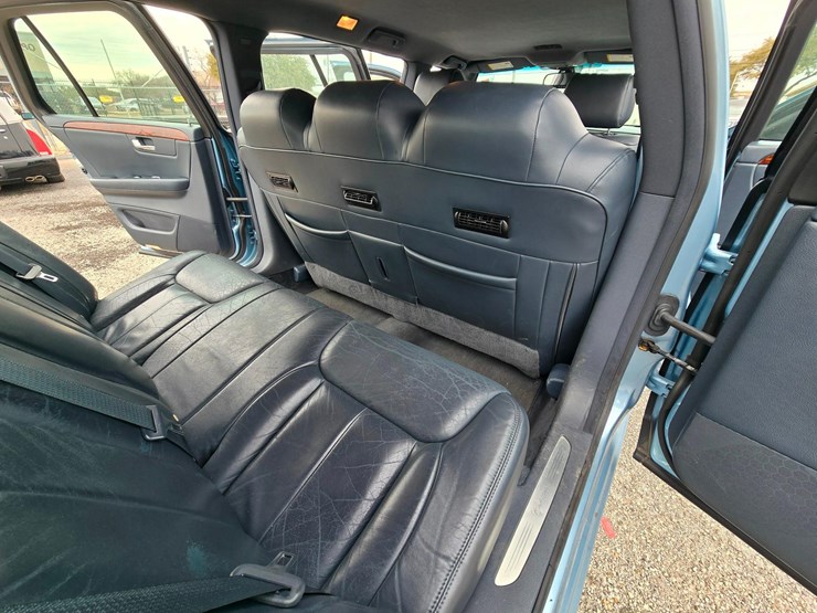 2006-cadillac-gm-superior-coach-6-door-limousine---only-21,567-miles-image-38