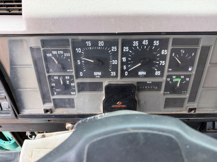 1997-international-4700-image-10