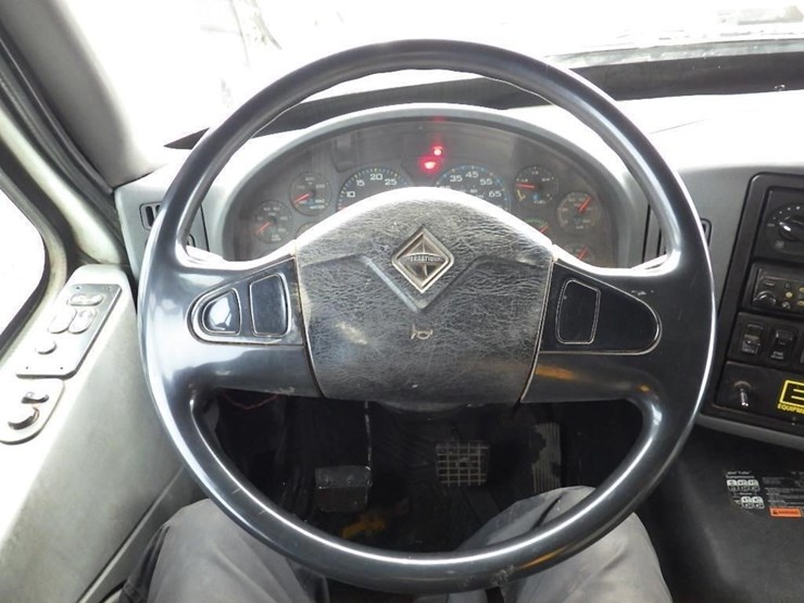 2007-international-7600-image-31