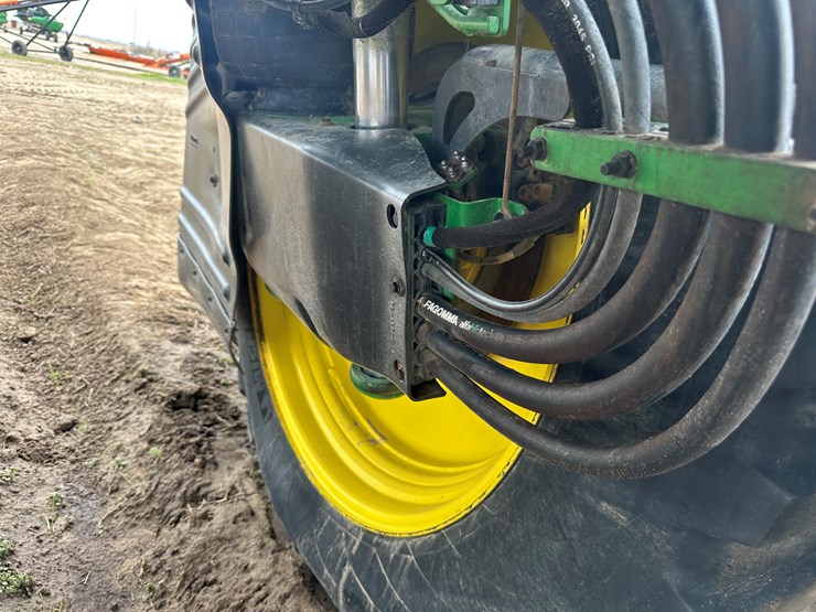 2021-john-deere-r4038-image-24