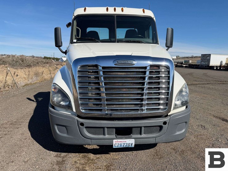 2017-freightliner-cascadia-125-image-7