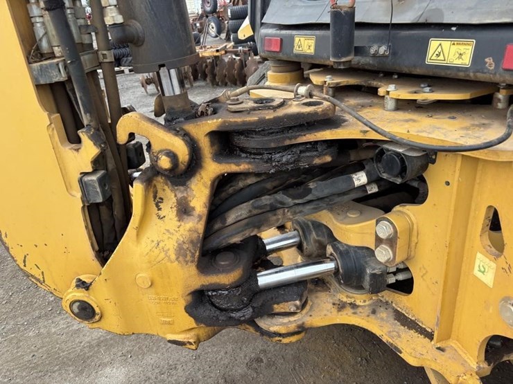 caterpillar-420f2-image-25