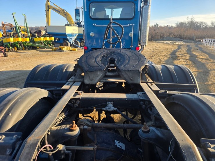 2010-peterbilt-367-image-6