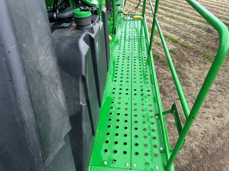 2021-john-deere-cp690-image-95