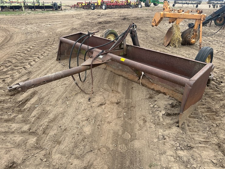 john-deere-810-image-1