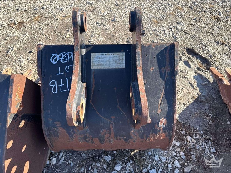 24in.-terex-excavator-bucket-with-teeth-image-3