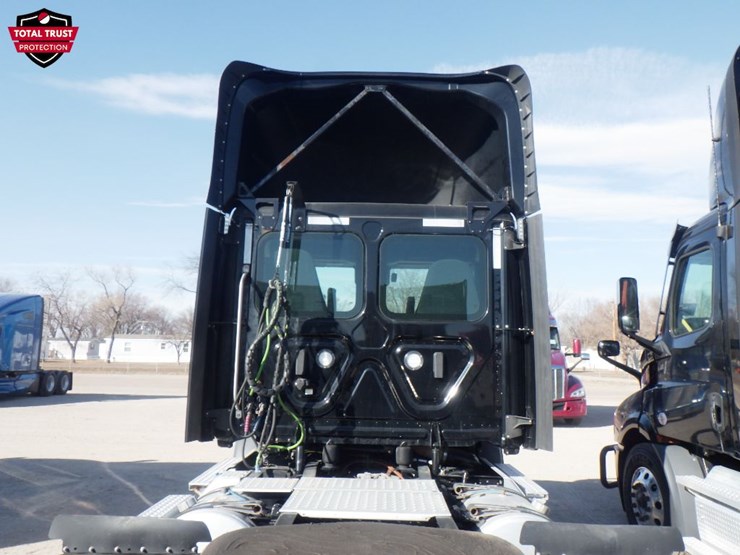 2022-freightliner-cascadia-116-image-10