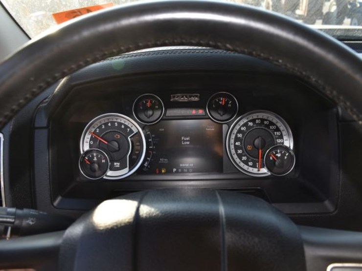 2013-dodge-1500-image-26