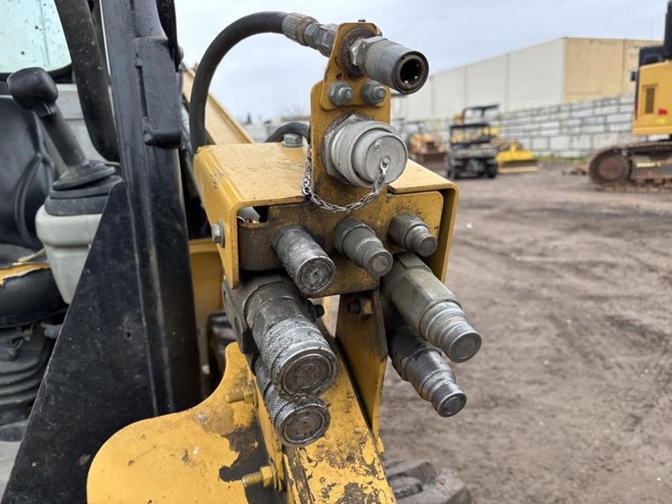 caterpillar-246c-image-12