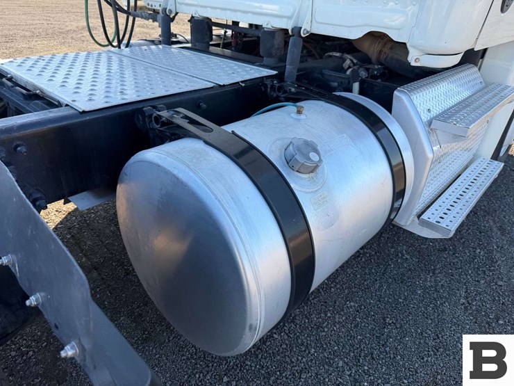 2017-freightliner-cascadia-125-image-37