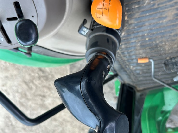 2014-john-deere-5075m-image-61