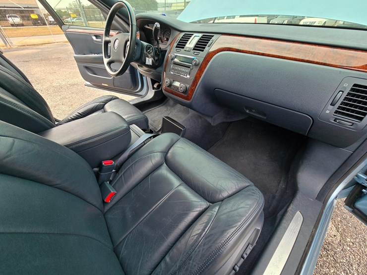 2006-cadillac-superior-6-door-limousine,-ultra-low-20396-miles-image-37