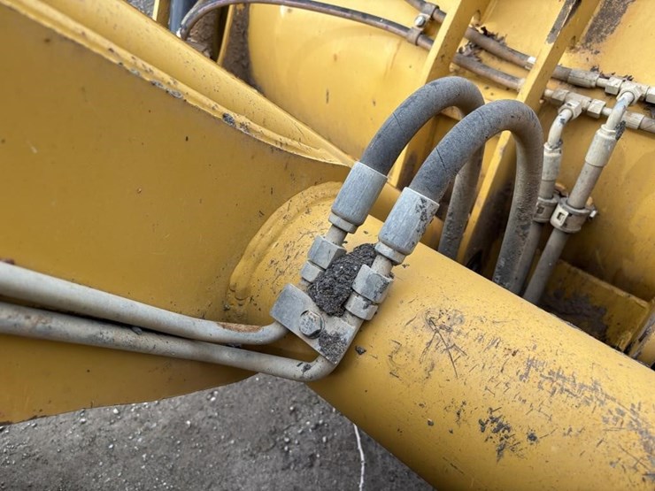 caterpillar-420f2-image-14