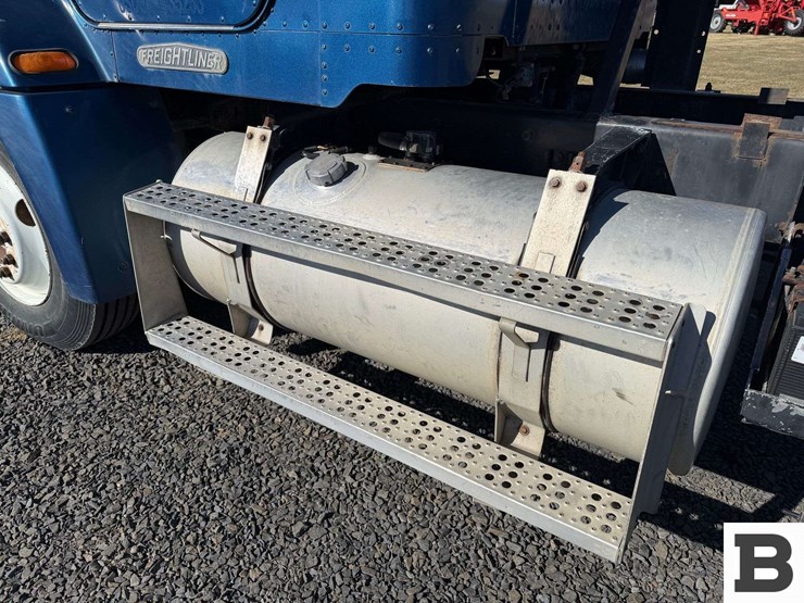 1995-freightliner-fld112-image-12