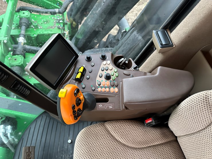 2021-john-deere-cp690-image-108