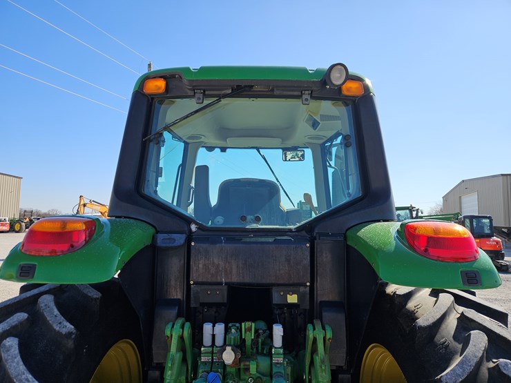 2014-john-deere-6140m-image-11