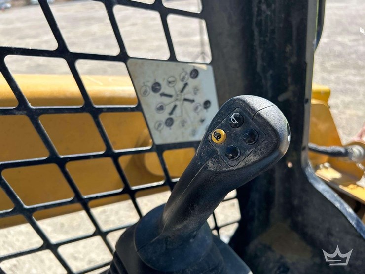 2023-caterpillar-259d3-image-18