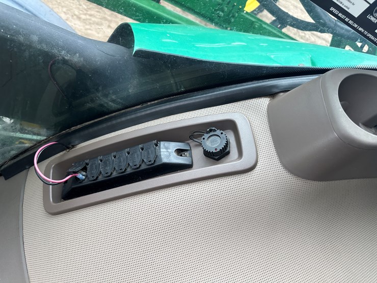 2021-john-deere-r4038-image-104