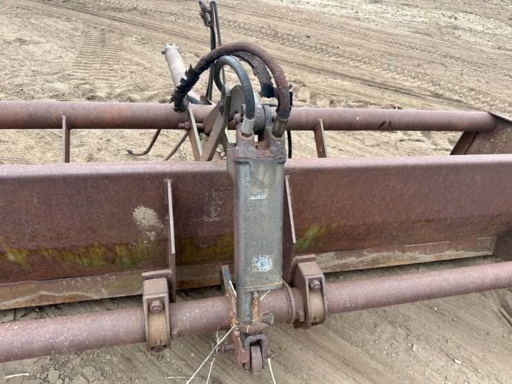 john-deere-810-image-12