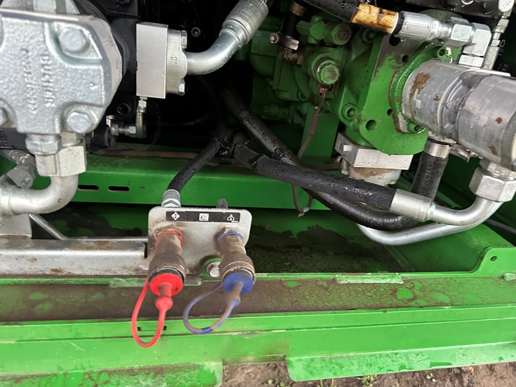 2021-john-deere-cp690-image-38