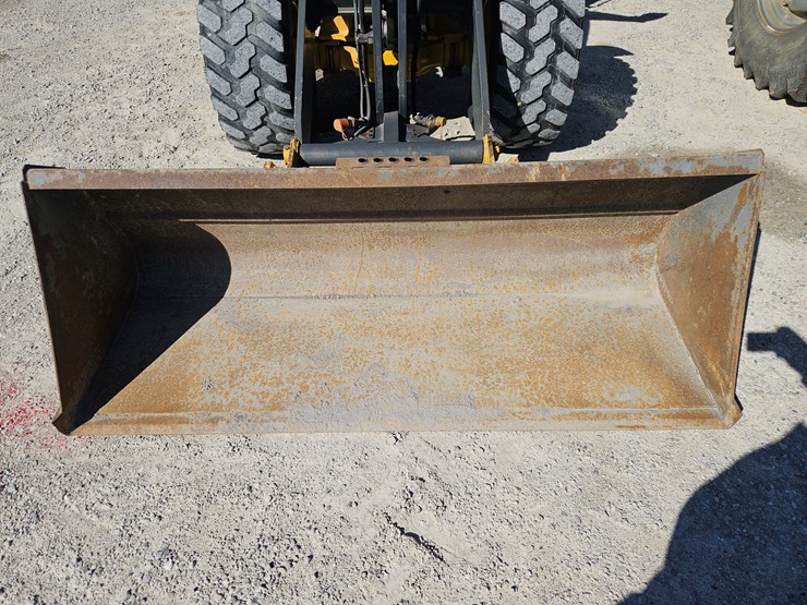 2013-deere-204k-image-3