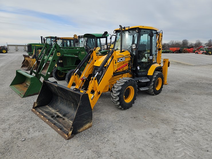 2018-jcb-3cx-compact-image-1