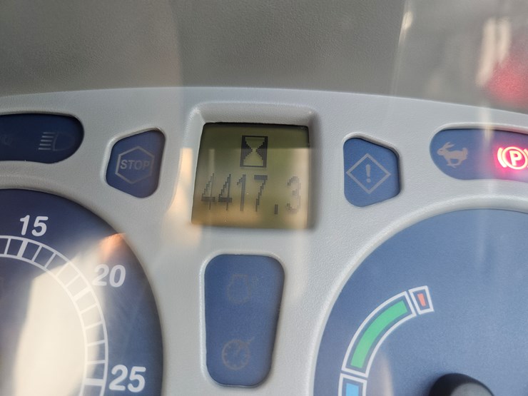 2010-new-holland-t6030-image-17