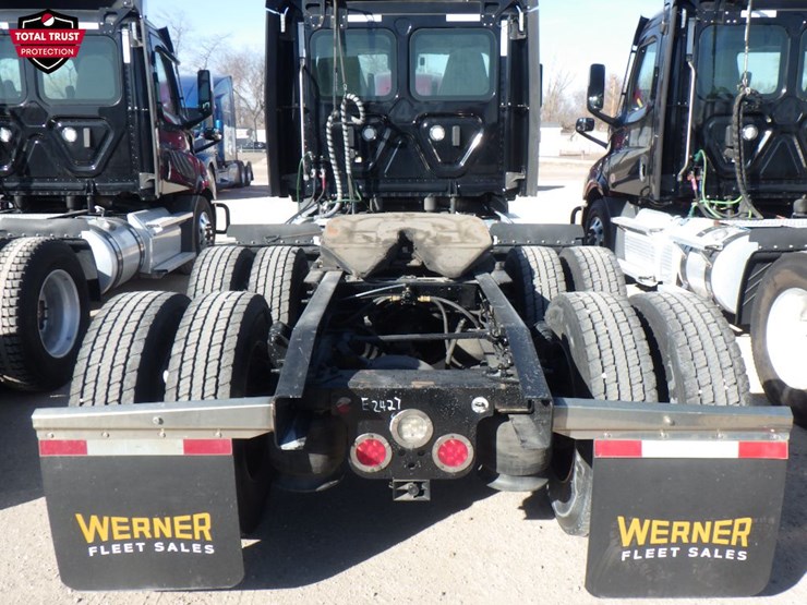 2022-freightliner-cascadia-116-image-8