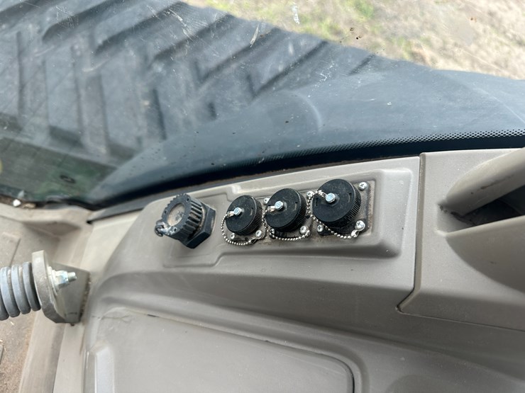 2021-john-deere-8rt-340-image-99