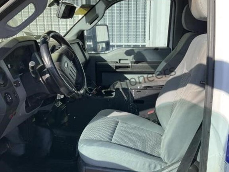 2015-ford-f550-image-25