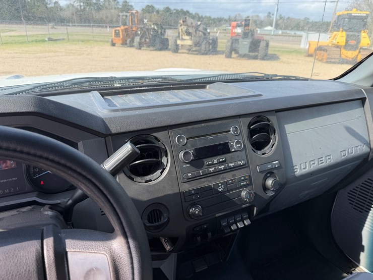 2014-ford-f550-image-11