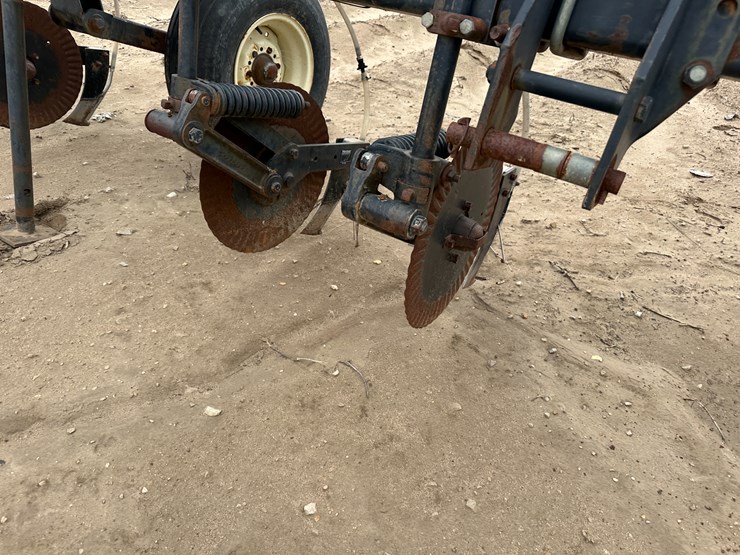 #38849-•-yetter-76"-twin-row-knife-applicator-image-37